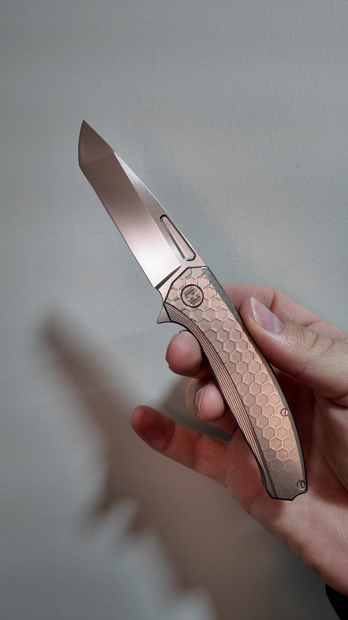Hog House Mini Veli Vapor Blasted Scales with Honeycomb Fade Milling and Bright Blasted RWL34 Step Milled Tanto Blade