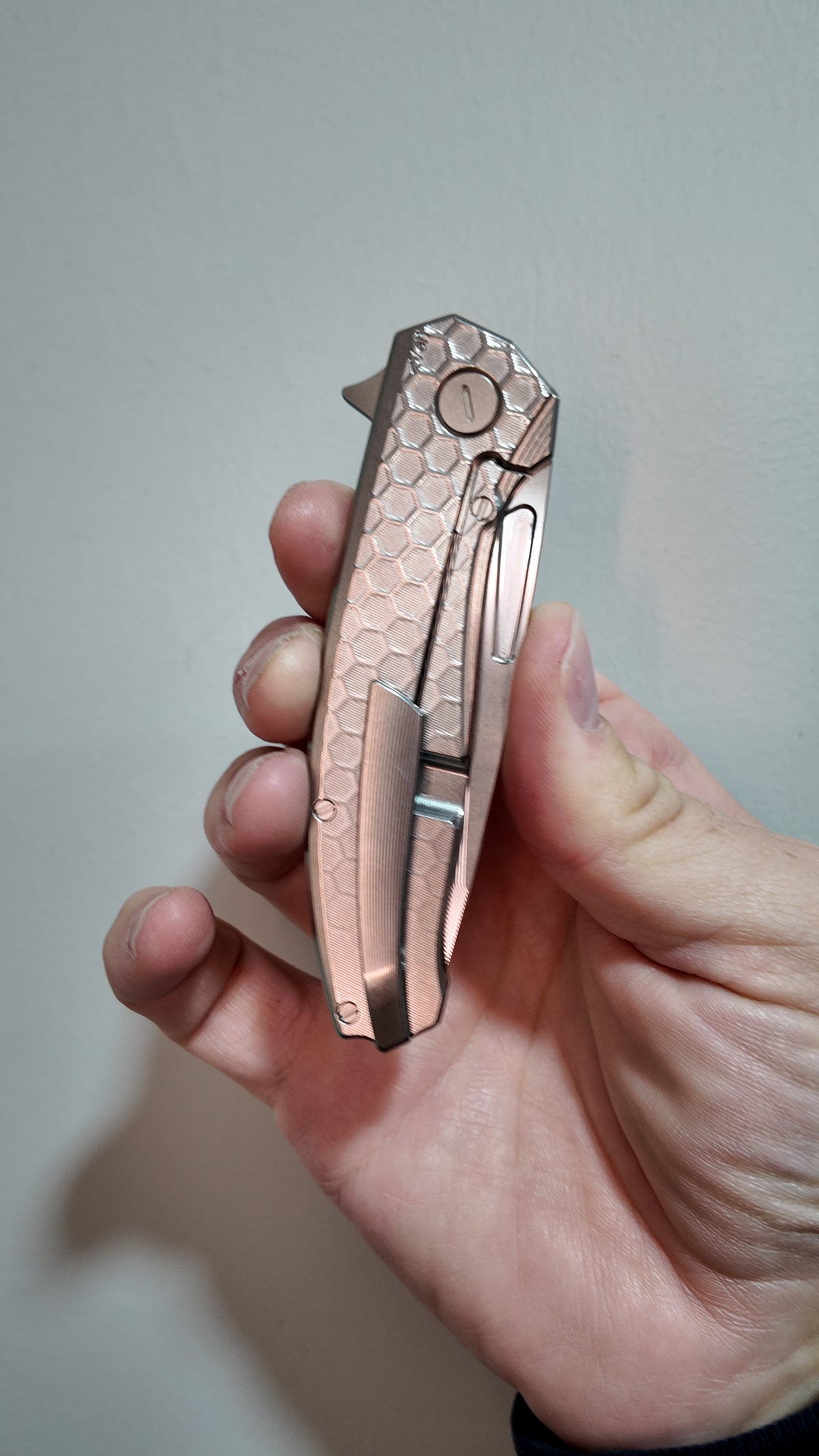 Hog House Mini Veli Vapor Blasted Scales with Honeycomb Fade Milling and Bright Blasted RWL34 Step Milled Tanto Blade