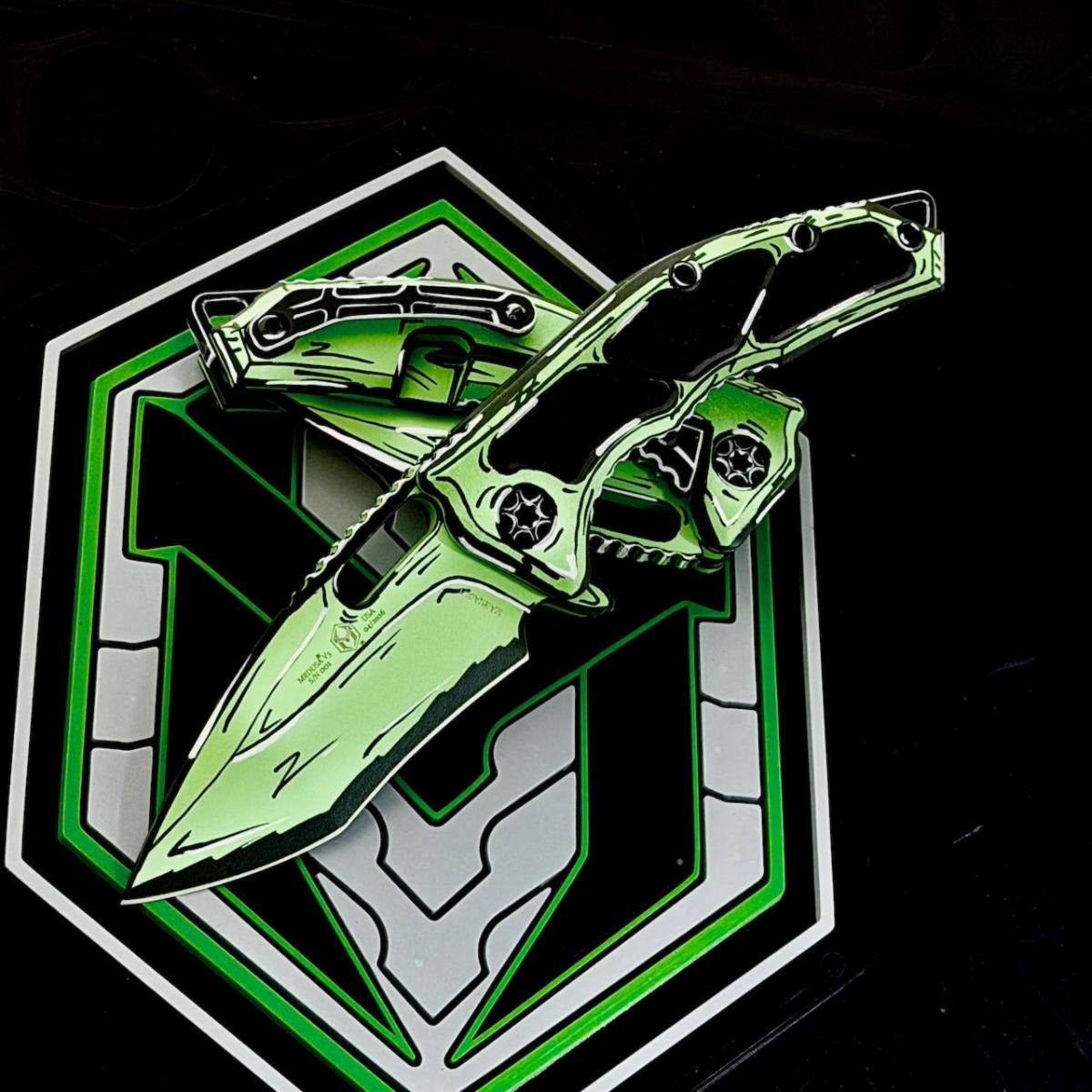 Heretic Knives Manual Medusa Toxic Green UV Reactive Cell Shading Magnacut Recurve Tanto Blade