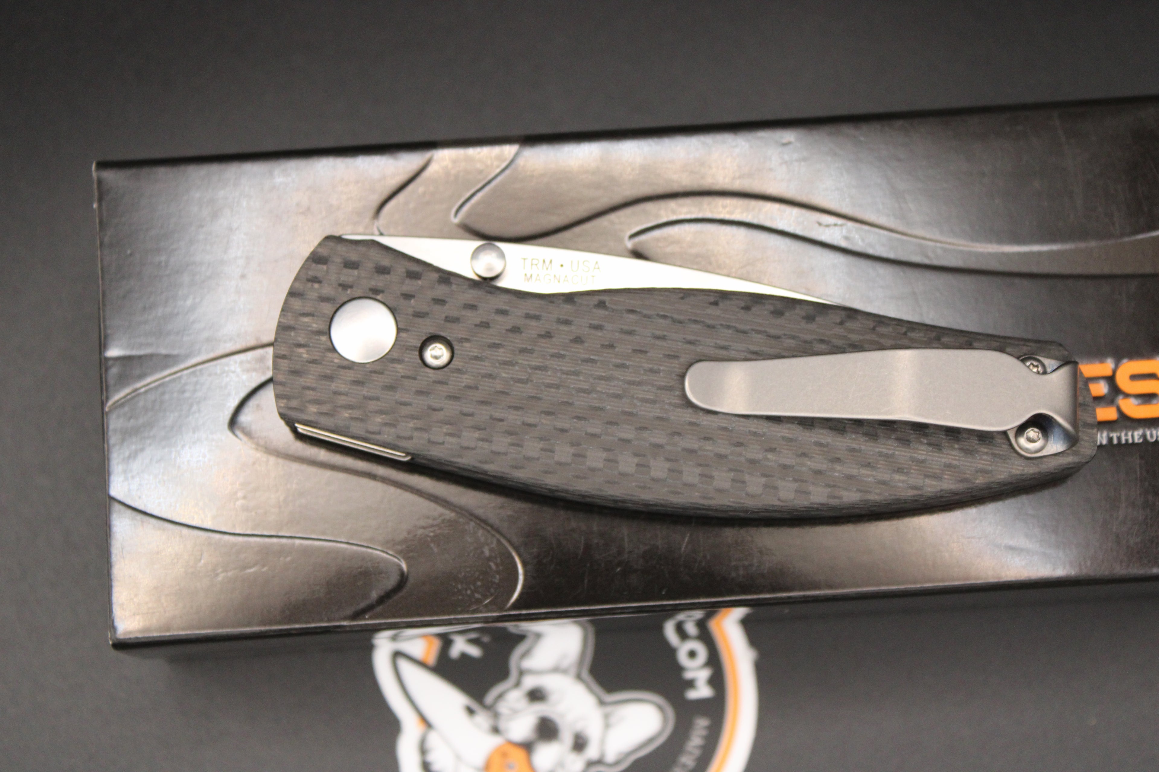TRM-Three Rivers Manufacturing Neutron 2 Contoured Carbon Fiber Scales Liner Lock Magnacut Steel Blade