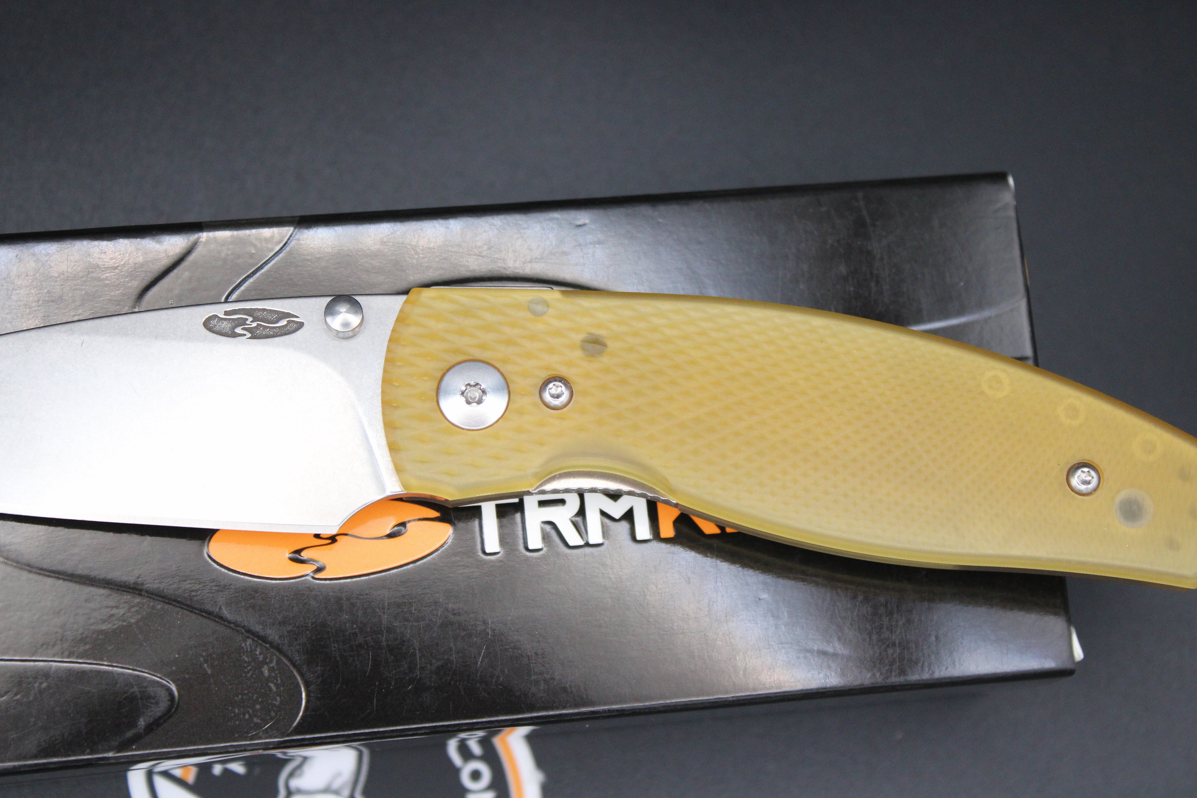 TRM-Three Rivers Manufacturing Neutron 2 Ultem Scales Liner Lock 20CV Steel Blade