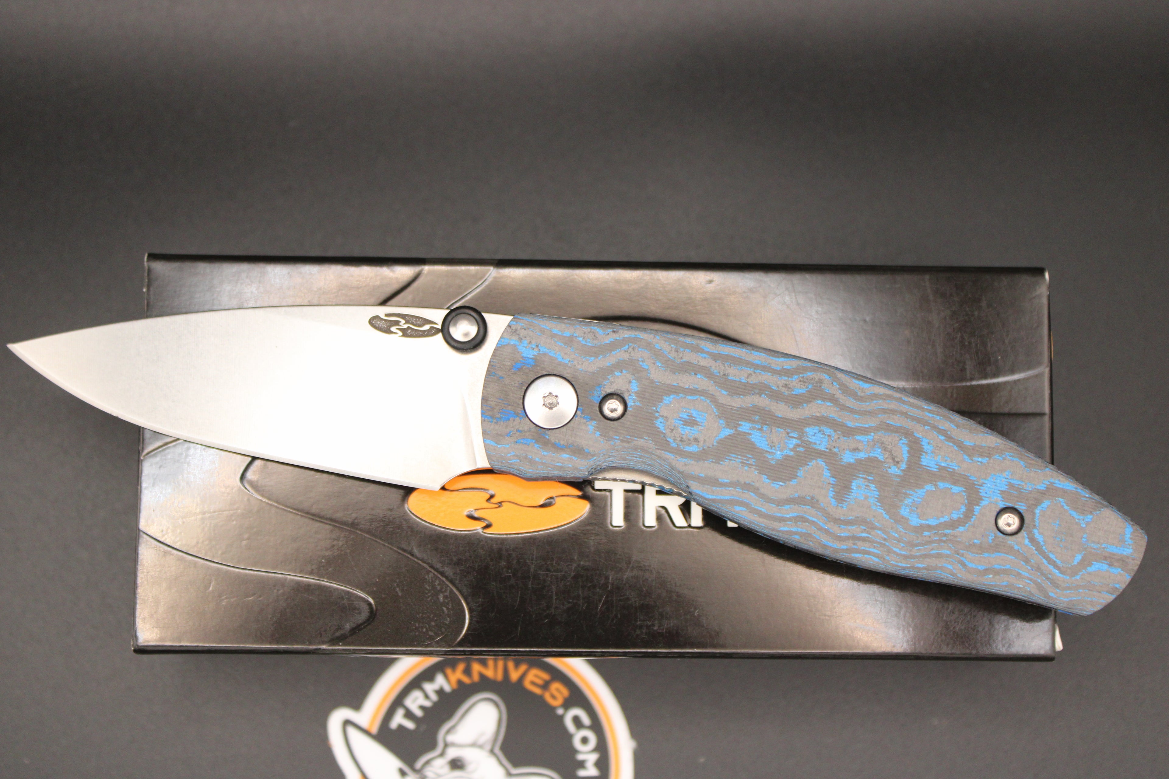 TRM-Three Rivers Manufacturing Neutron 2 Electric Blue Contoured Carbon Fiber Scales Liner Lock Magnacut Steel Blade
