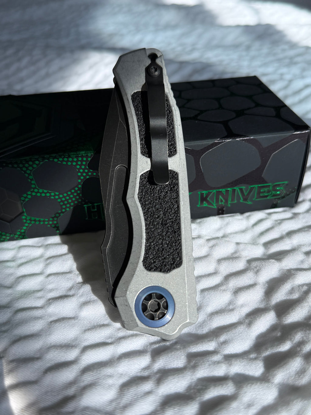 Heretic Knives Automatic Wraith V4 Battleworn Black Tanto Magnacut blade Blizzard Chassis w/ Blue Ti Collar