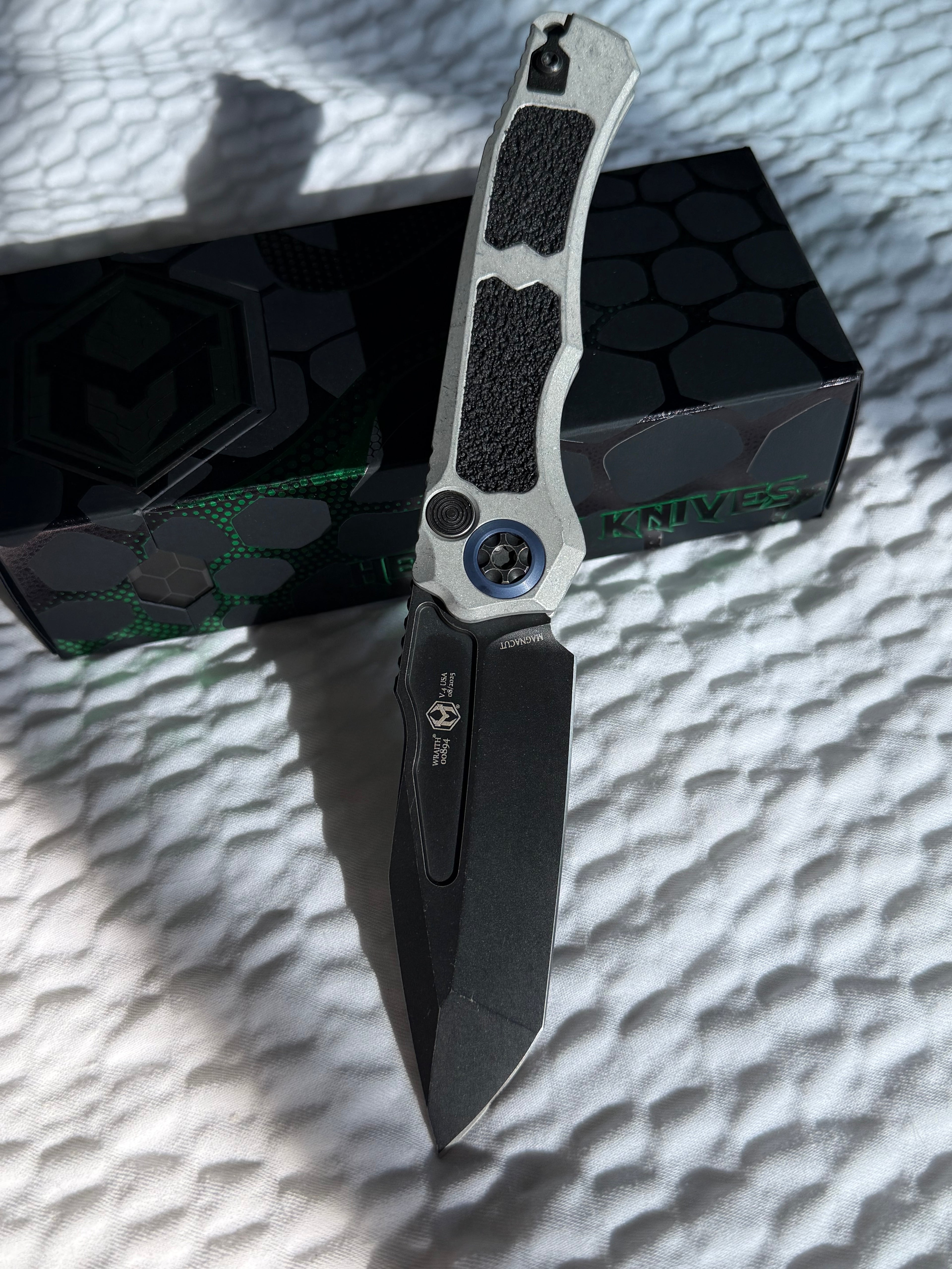 Heretic Knives Automatic Wraith V4 Battleworn Black Tanto Magnacut blade Blizzard Chassis w/ Blue Ti Collar