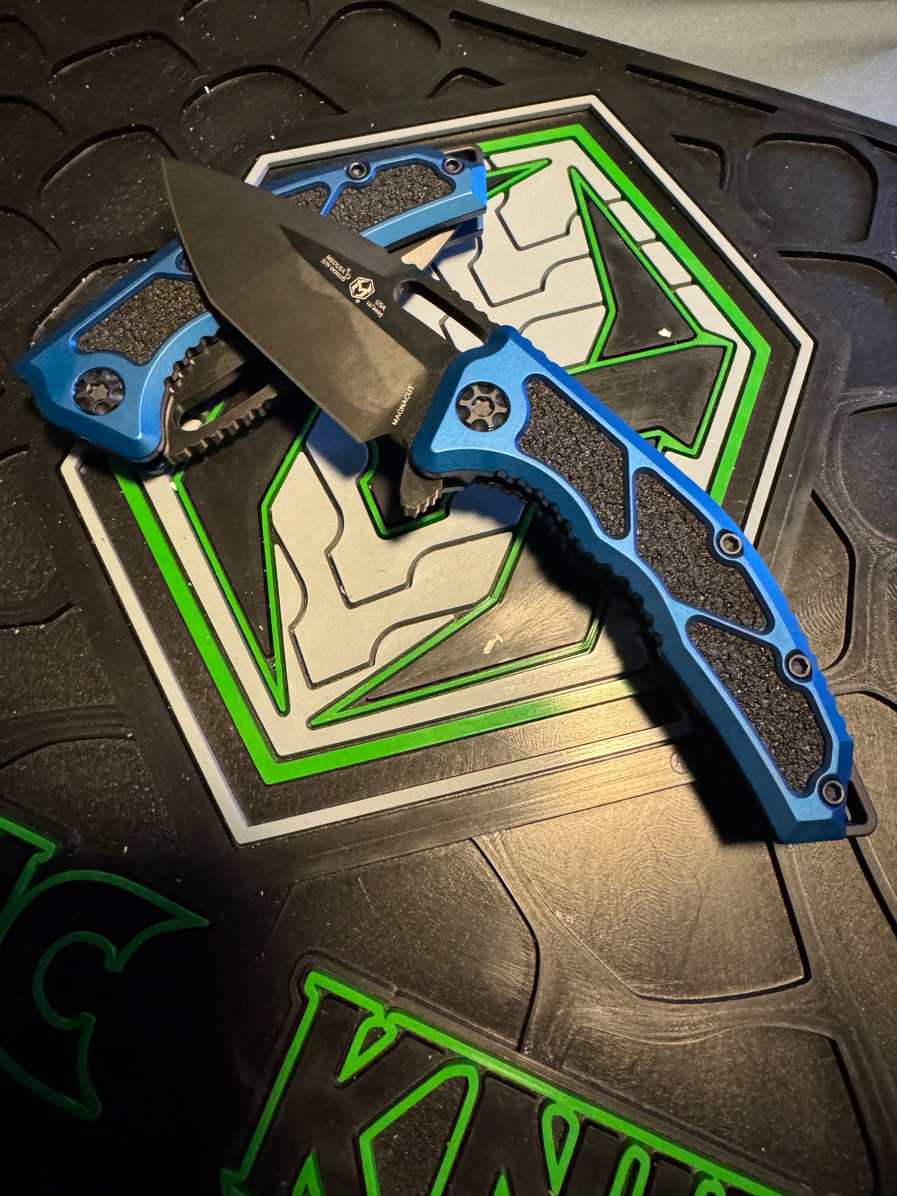 Heretic Knives Manual Medusa Tanto DLC Magnacut blade Framelock Flipper