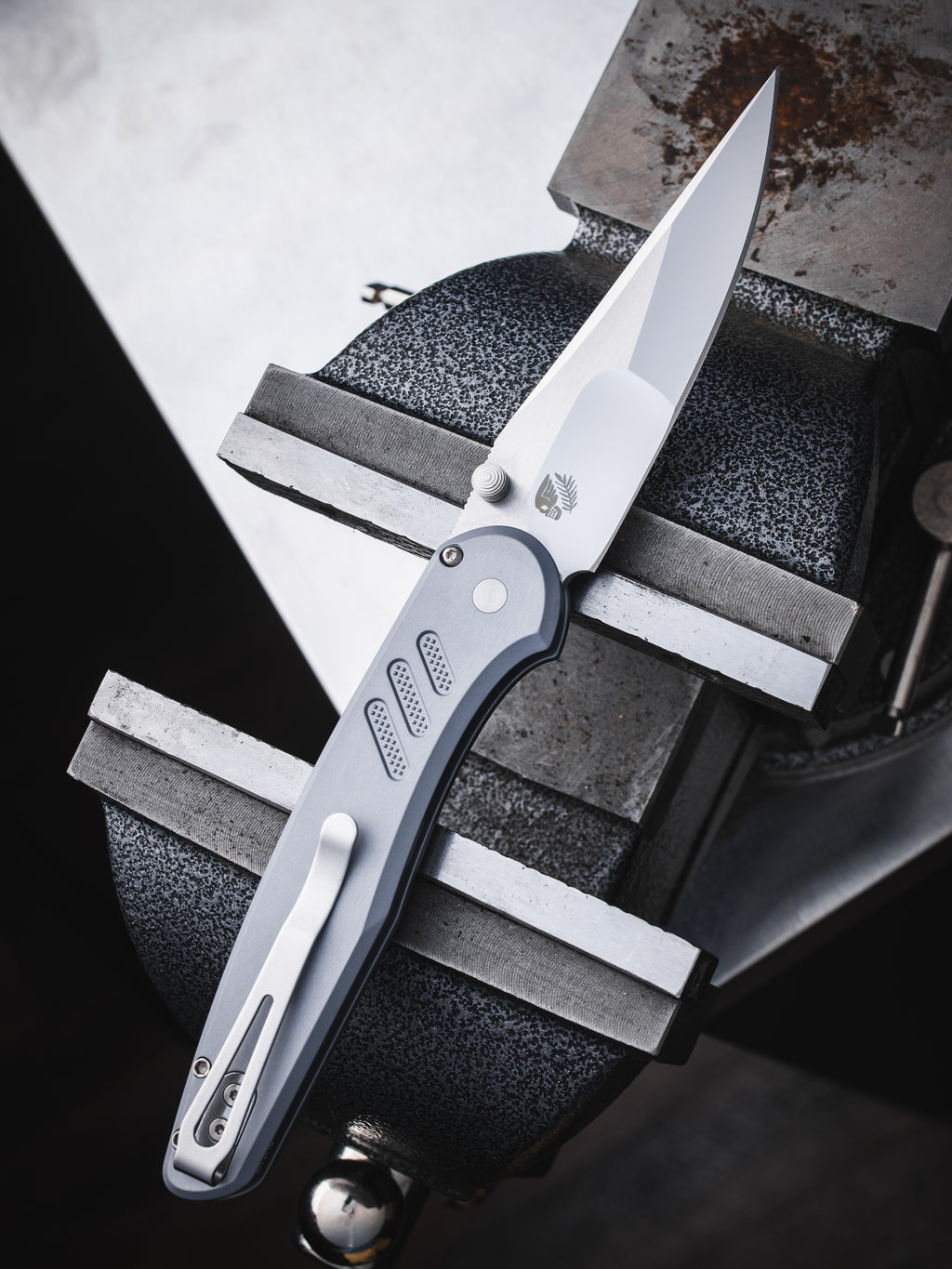 Pro-Tech Custom Avalon With Grey Aluminum Handles Mike Irie Compound Ground Mirror Polished 154cm Blade steel Serialized out of 100