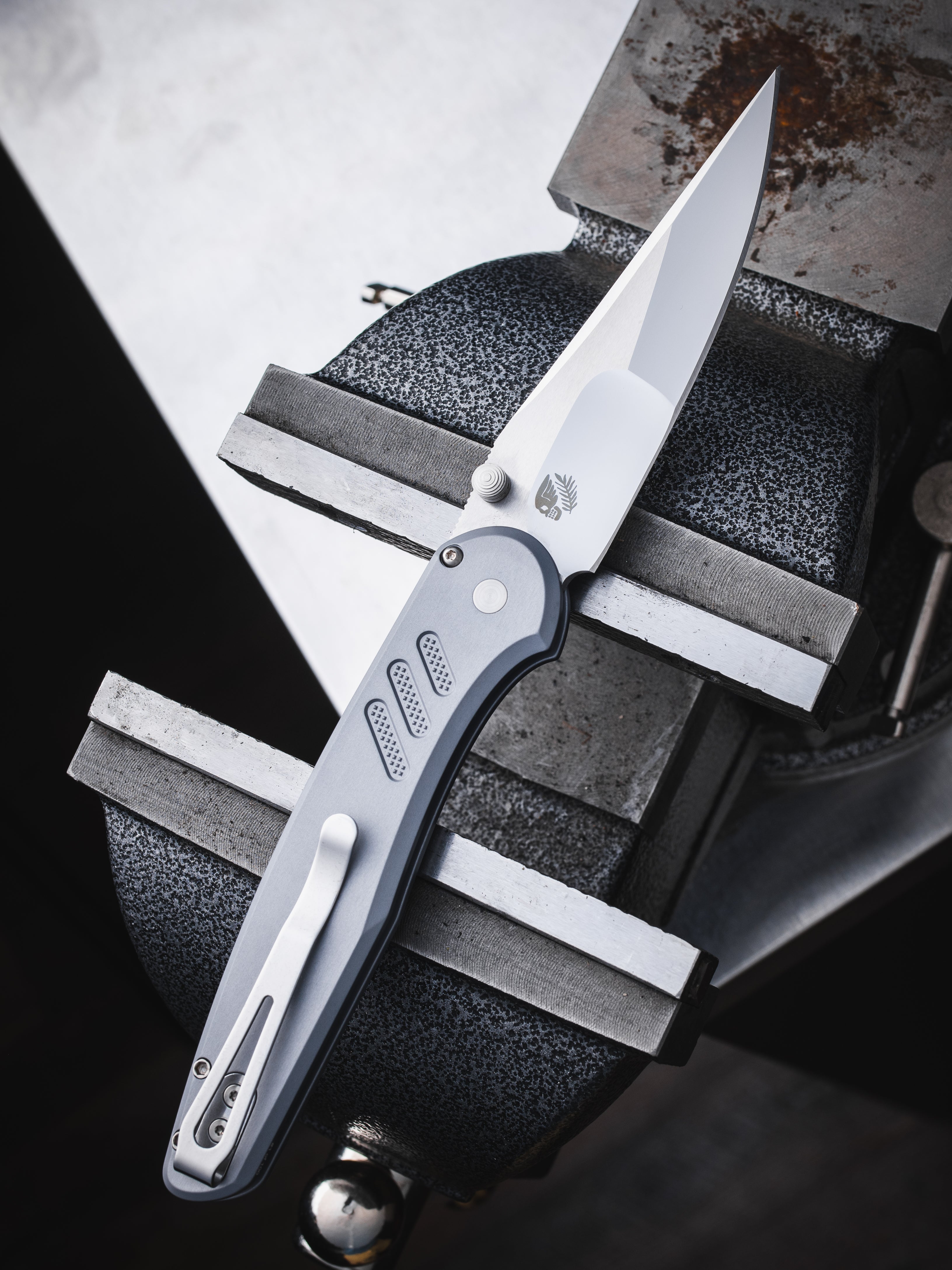 Pro-Tech Custom Avalon With Grey Aluminum Handles Mike Irie Compound Ground Mirror Polished 154cm Blade steel Serialized out of 100